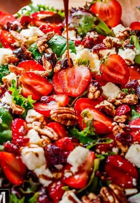 Spinach Strawberry Salad with Pecans