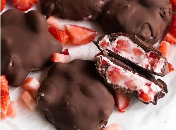 Chocolate Strawberry Yogurt Clusters (Viral Recipe!)