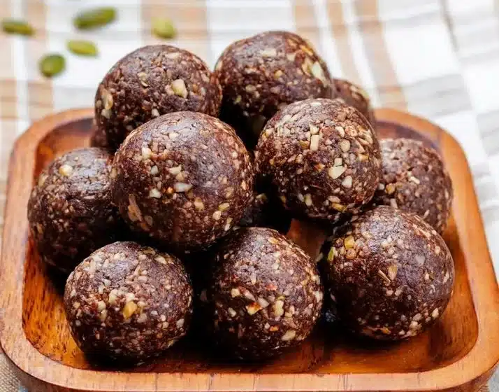 Delicious Date Cocoa Balls, healthy chocolate energy balls for a quick energy boost.