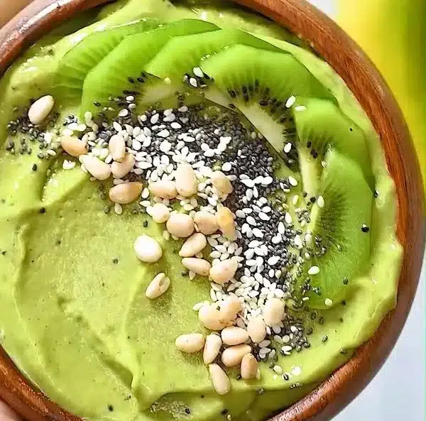 Green Matcha Smoothie Bowl