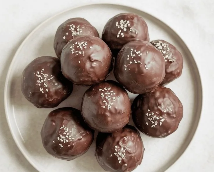 Delicious and healthy date brownie balls made with wholesome ingredients.