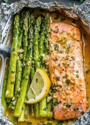 Salmon and Asparagus Foil Packs with Garlic Lemon Butter Sauce